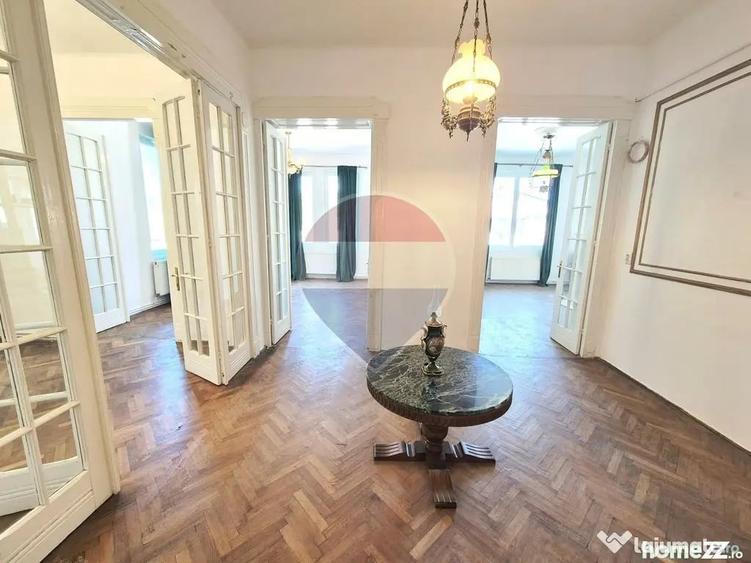 Apartament cu 4 camere decomandat în Tineretului