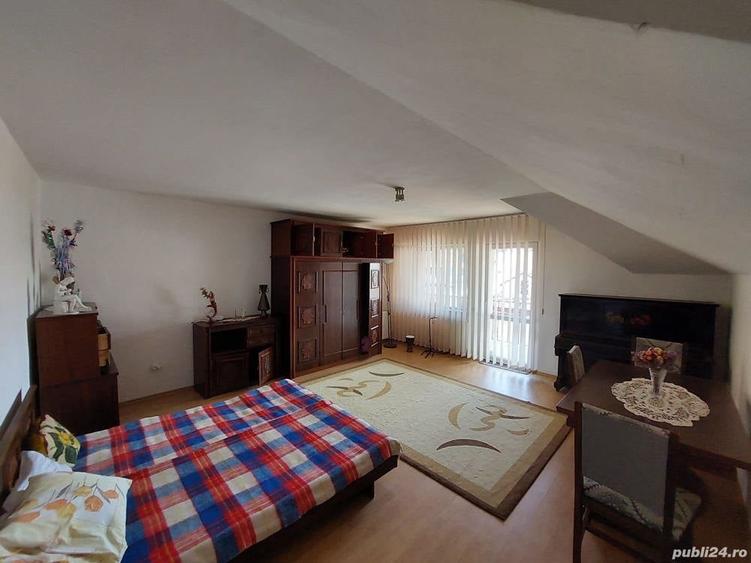 Casă cu 6 camere în Piața Centrală