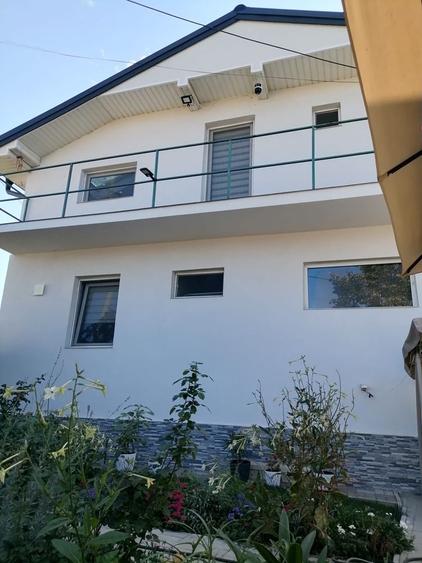 Casă cu 4 camere în Schela
