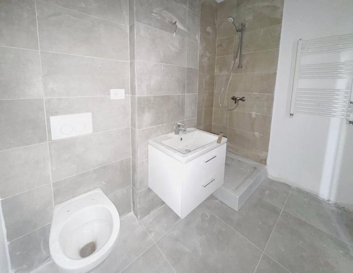 Apartament cu 3 camere decomandat în Aradului