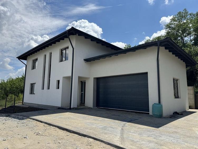 Casă cu 4 camere în Dezmir