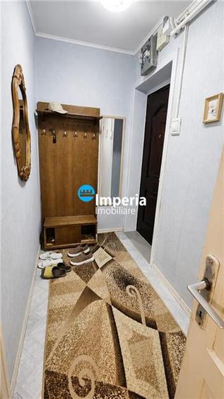 Apartament cu 2 camere semidecomandat în Podu Roș