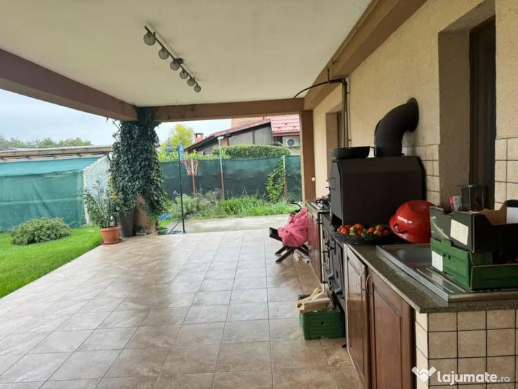 Casă cu 5 camere cu Teren 1000 Mp în Săsar