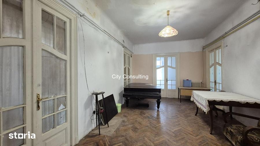 Apartament cu 4 camere decomandat în Cișmigiu