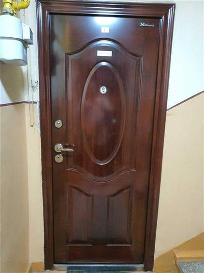 Apartament cu 3 camere decomandat, mobilat în Dâmbovița