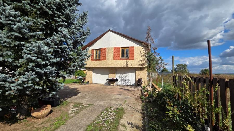 Casă individuală cu 4 camere cu Garaj în Lucian Blaga