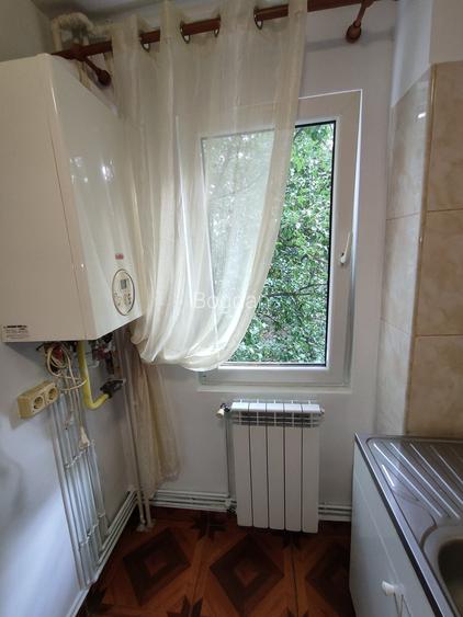 Apartament 2 camere semidecomandat