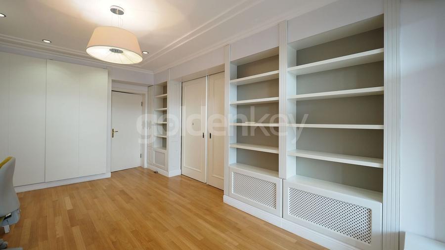 Apartament cu 4 camere semidecomandat, mobilat în Herăstrău