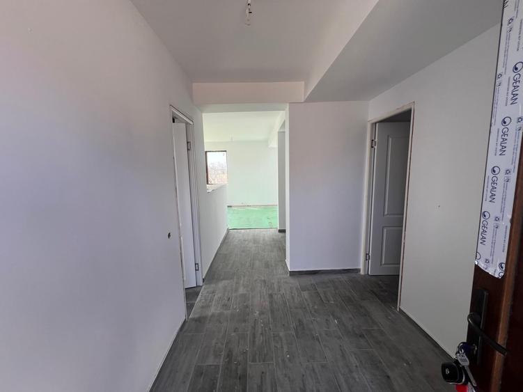 Casă cu 4 camere cu Teren 440 Mp în Tunari