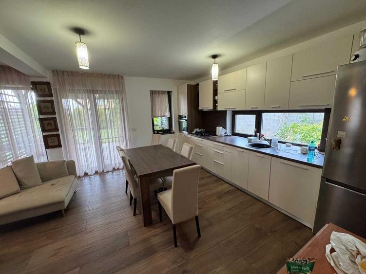 Casă cu 4 camere cu Teren 697 Mp în Săcălaz