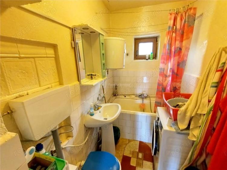 Apartament cu 3 camere decomandat în Bozovici