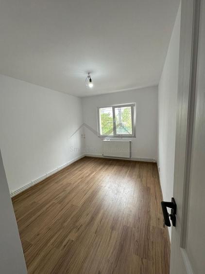 Apartament cu 4 camere decomandat în Dacia
