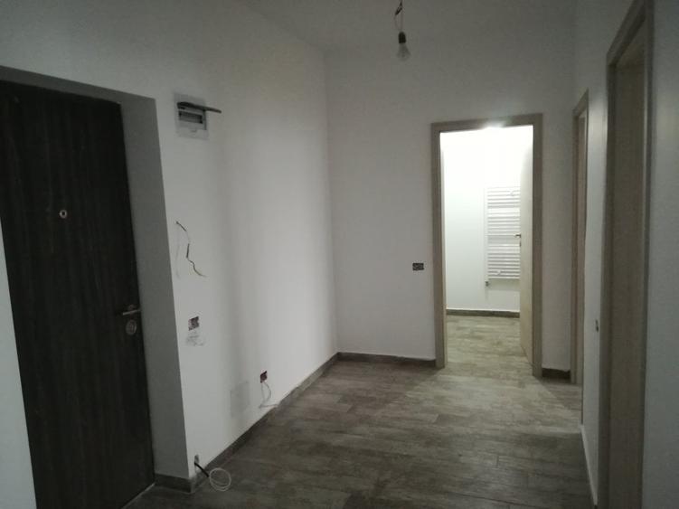 Apartament cu 3 camere decomandat în Apărătorii Patriei