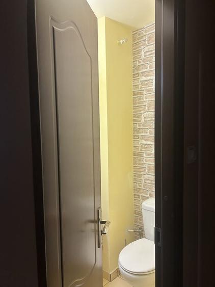 Apartament cu 3 camere decomandat în Eremia