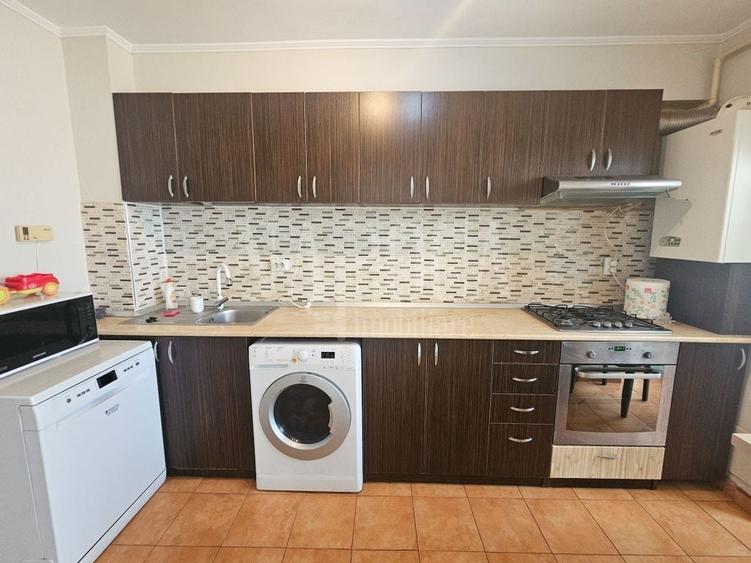Apartament cu 3 camere decomandat în Florești