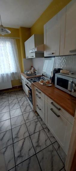 Apartament cu 4 camere semidecomandat, mobilat în Favorit