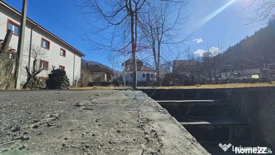Casă cu 7 camere cu Teren 1134 Mp în Tarcău