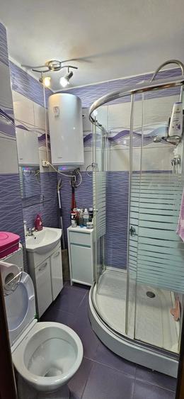 Apartament cu 3 camere semidecomandat în Florilor