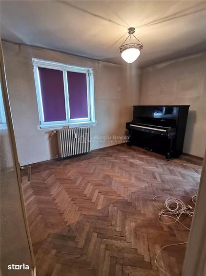 Apartament cu 3 camere decomandat în Tei