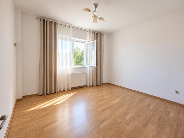 Apartament cu 2 camere decomandat în Școlilor