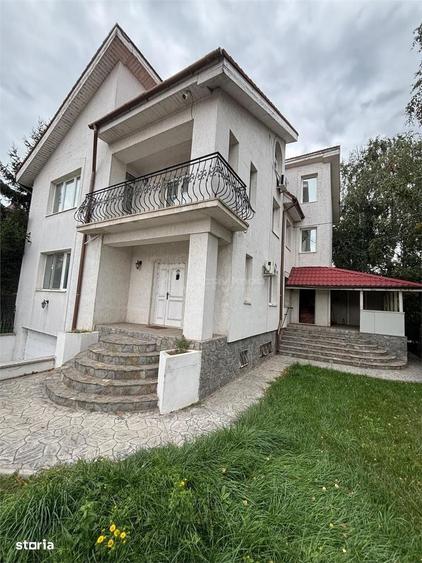 Casă cu 4 camere în Central