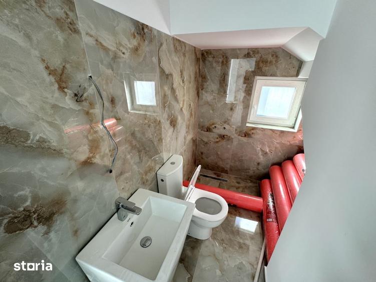 Casă cu 5 camere cu Teren 200 Mp în Valea Lupului