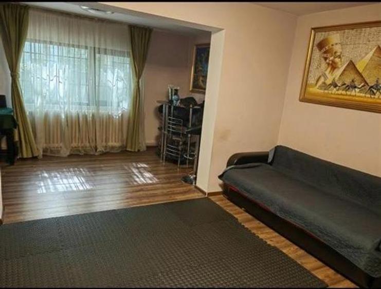 Apartament cu 3 camere decomandat, mobilat în Podul de Piatră