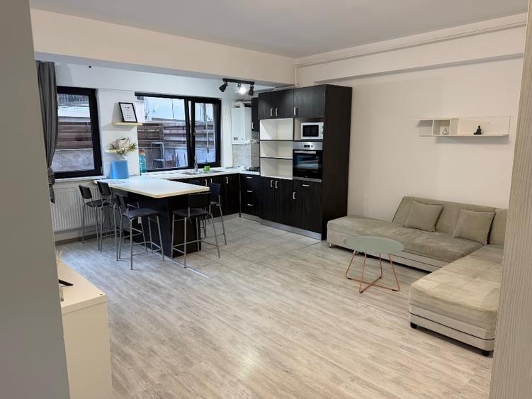 Apartament cu 2 camere semidecomandat, mobilat în Titan