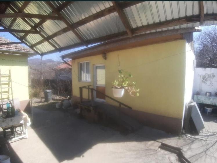 Casă individuală cu 3 camere cu Canalizare în Cislău