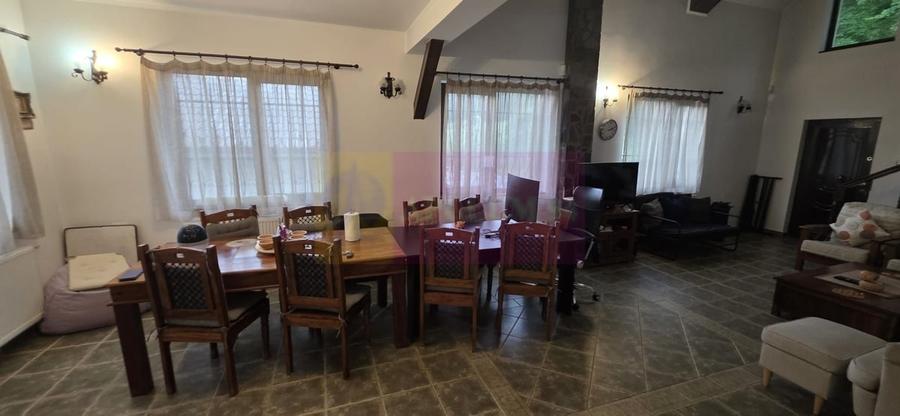 Casă cu 5 camere în Central