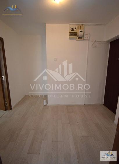 Apartament cu 3 camere semidecomandat în Titan