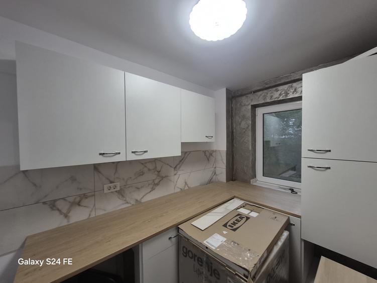 Apartament cu 3 camere semidecomandat, mobilat în Dărmănești