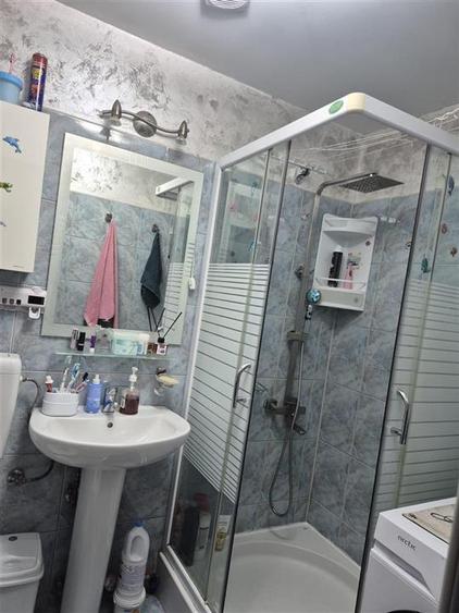 Apartament cu 3 camere semidecomandat, mobilat în Berceni