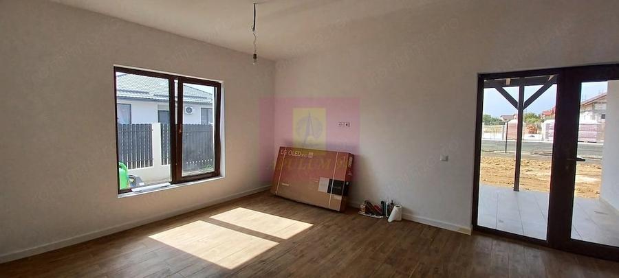 Casă cu 3 camere cu Teren 450 Mp în Săbăreni