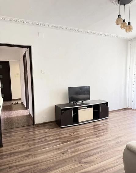 Apartament cu 3 camere decomandat, mobilat în Giurgiului