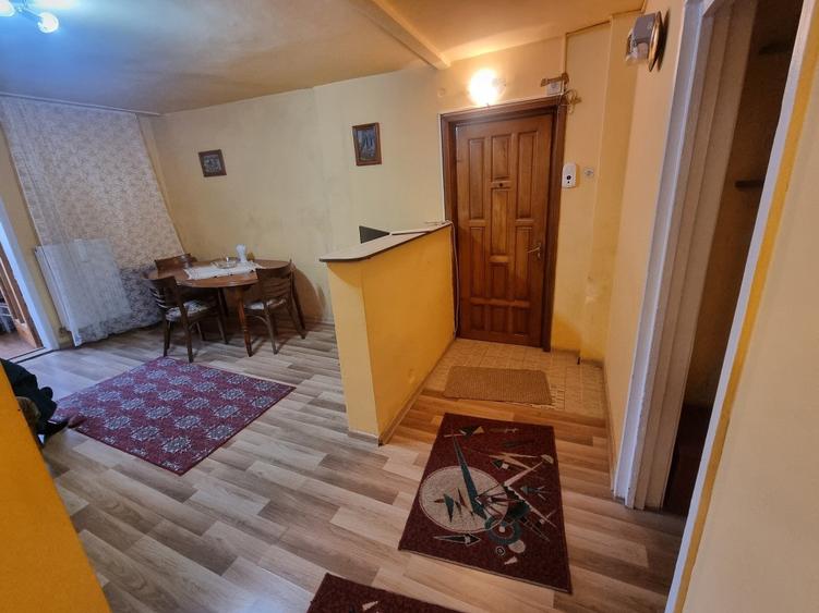 Apartament cu 3 camere decomandat în Zamfirescu