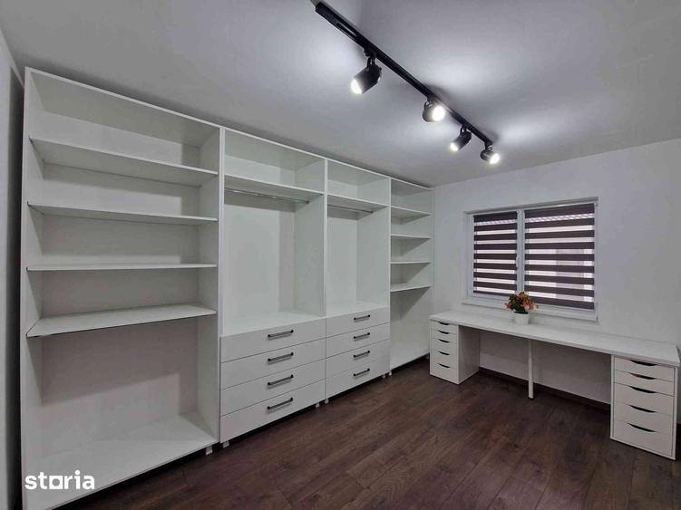 Casă cu 5 camere decomandat cu Teren 325 Mp în Dumbrăvița