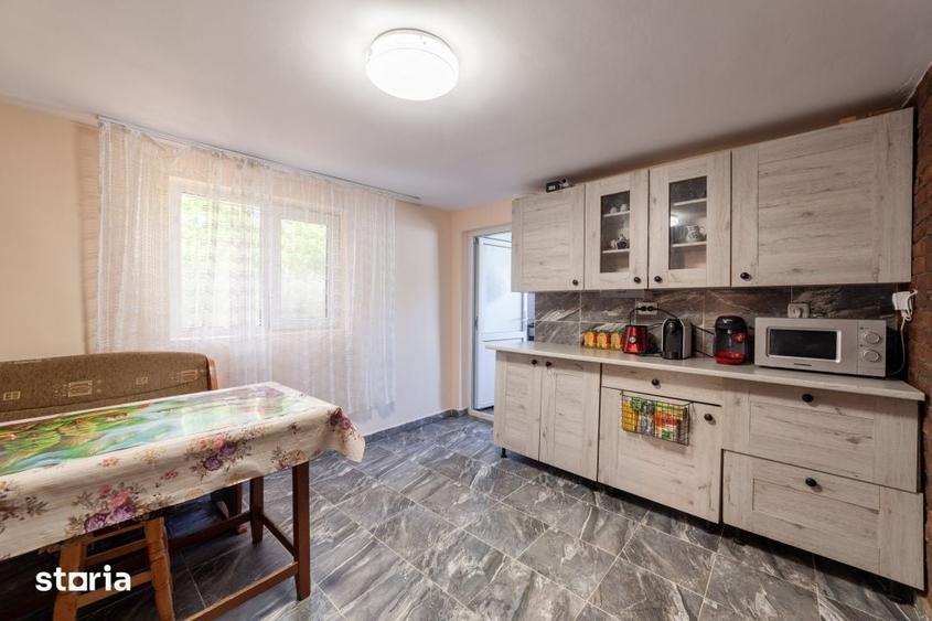 Casă cu 3 camere cu Teren 10341 Mp în Central