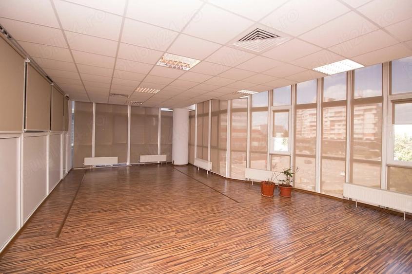 Spațiu comercial, de 1,200 mp, în Central