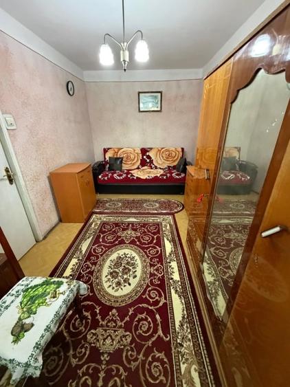 Apartament cu 2 camere semidecomandat, mobilat în Craiovița Nouă