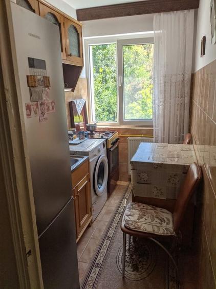 Apartament cu 3 camere semidecomandat în Sud