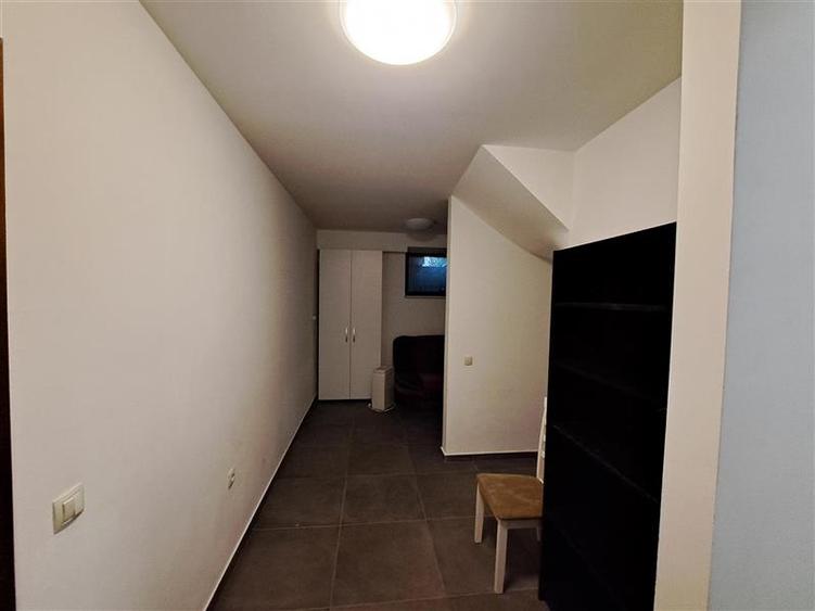 Duplex cu 6 camere cu Canalizare în Europa