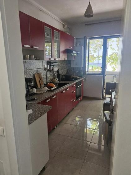 Apartament cu 3 camere semidecomandat în Central