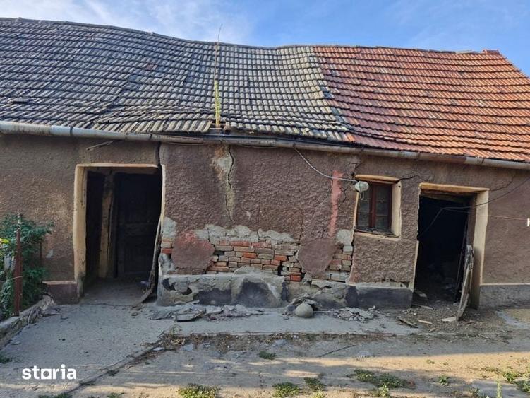 Casă cu 4 camere cu Teren 2258 Mp în Pilu
