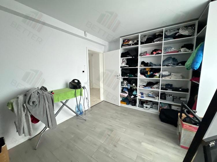 Casă individuală cu 6 camere cu Teren 605 Mp în Central