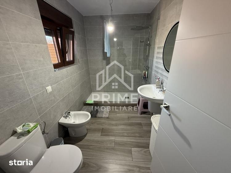 Casă cu 8 camere cu Teren 626 Mp în Central