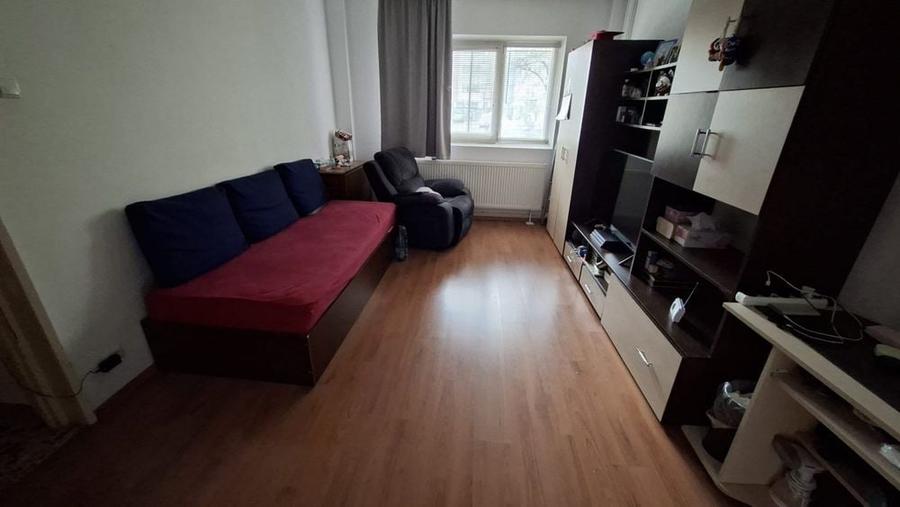 Apartament cu 3 camere decomandat în Rahova