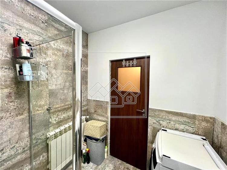 Duplex cu 3 camere cu Canalizare în Lazaret