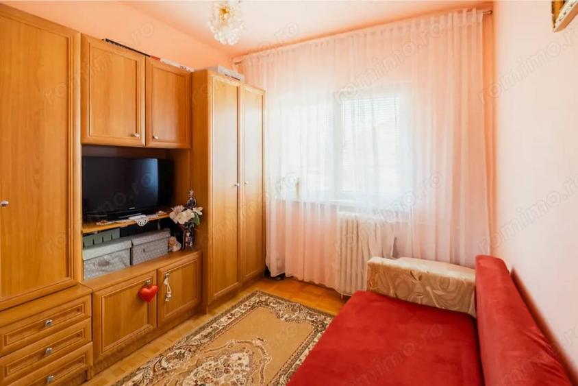 Apartament cu 3 camere decomandat, mobilat în Girocului