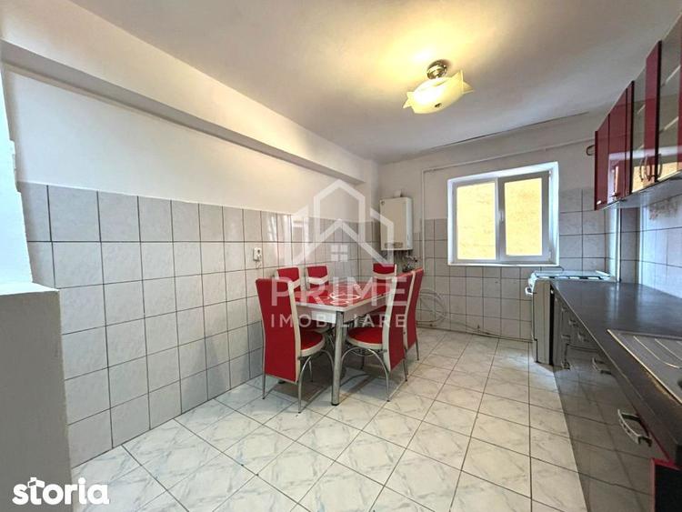 Apartament cu 3 camere decomandat în Cetate